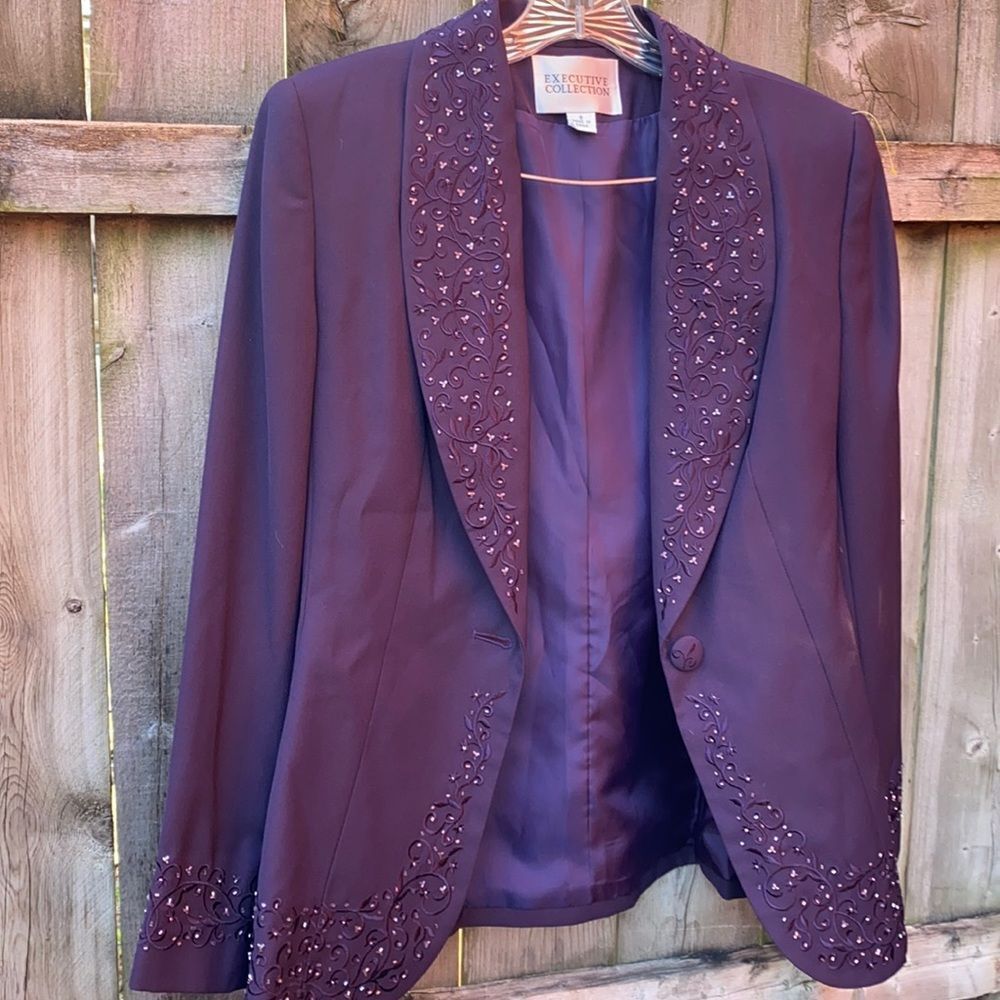 Executive Collection Sequenced Skirt suit sz. 8 NWT